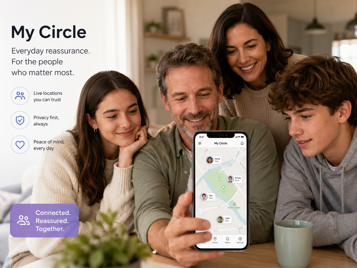 Familia s-a adunat în jurul unui telefon care arăta ecranul de locație My Circle